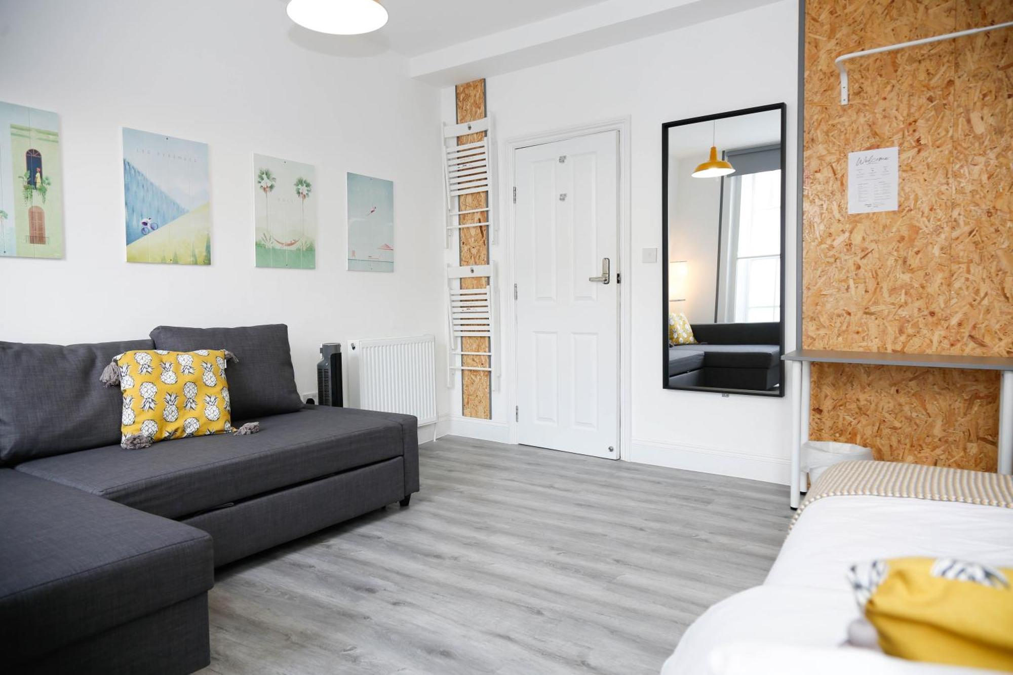Privatunterkunft Luxury In Camden Town Near Shops, Cafes, Bars & Metro With Shared Bathrooms *