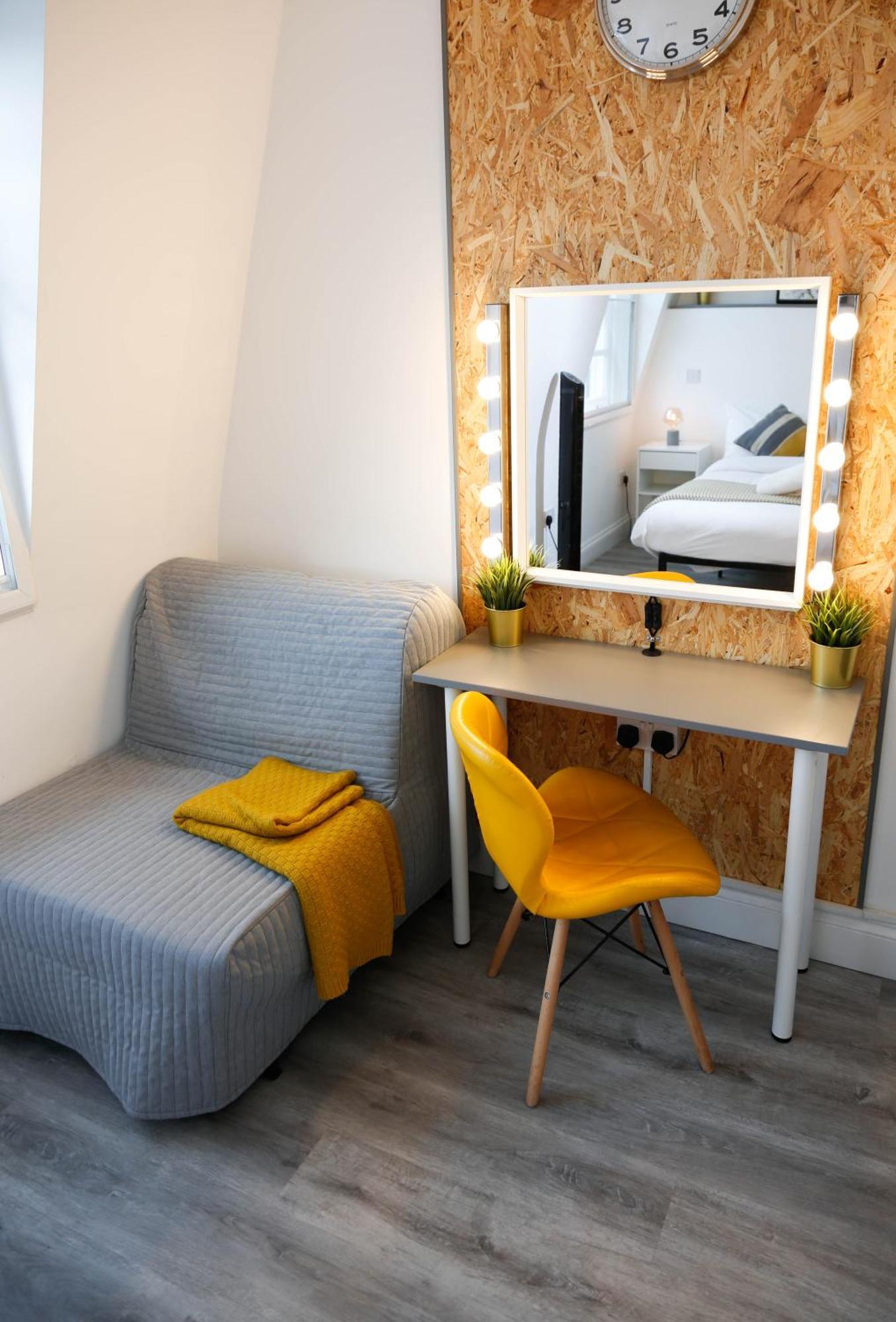 Privatunterkunft Luxury In Camden Town Near Shops, Cafes, Bars & Metro With Shared Bathrooms