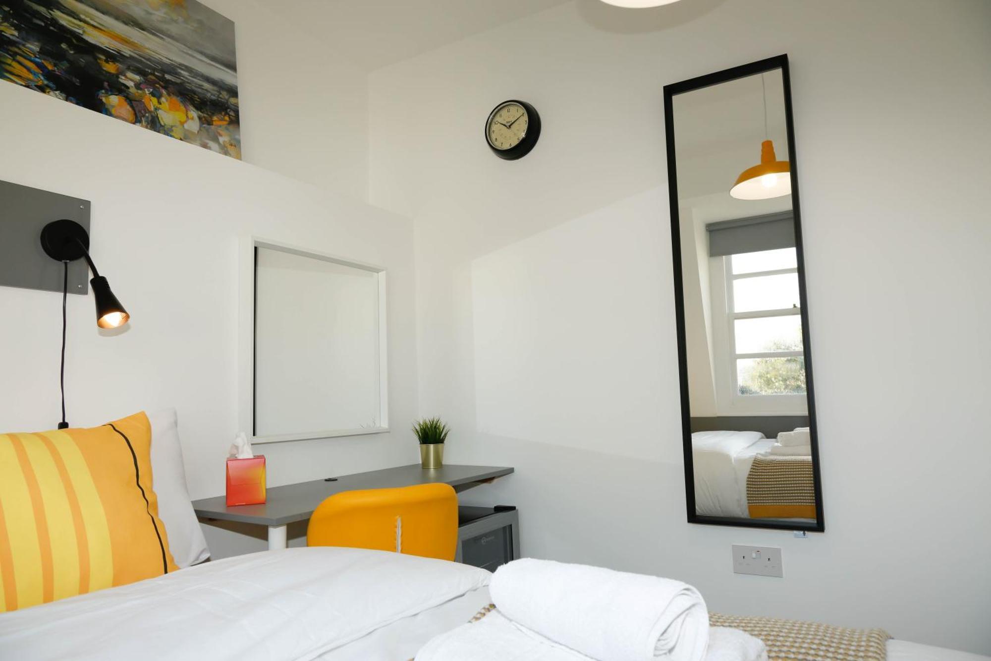 Privatunterkunft Luxury In Camden Town Near Shops, Cafes, Bars & Metro With Shared Bathrooms London