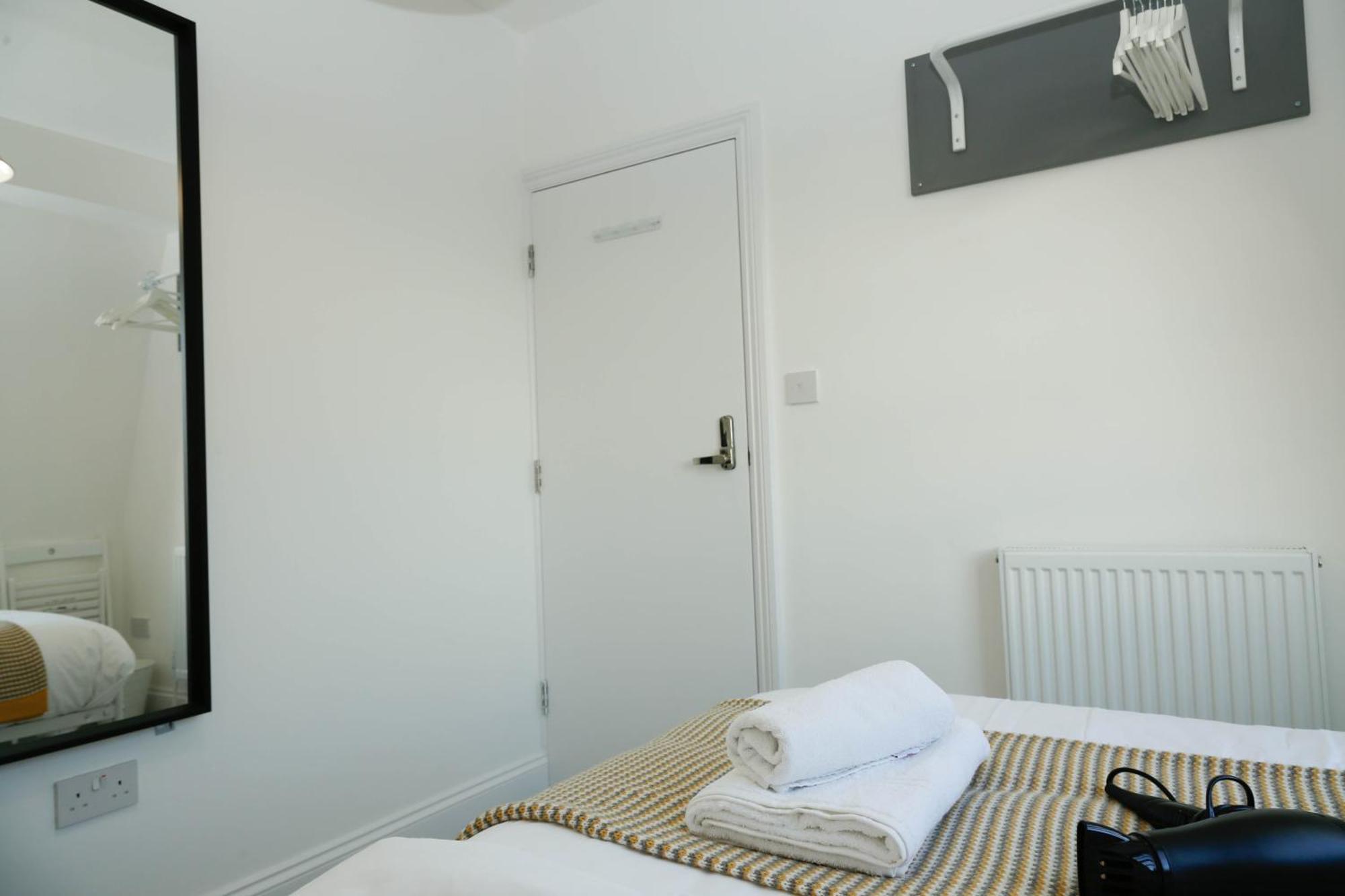 Privatunterkunft Luxury In Camden Town Near Shops, Cafes, Bars & Metro With Shared Bathrooms