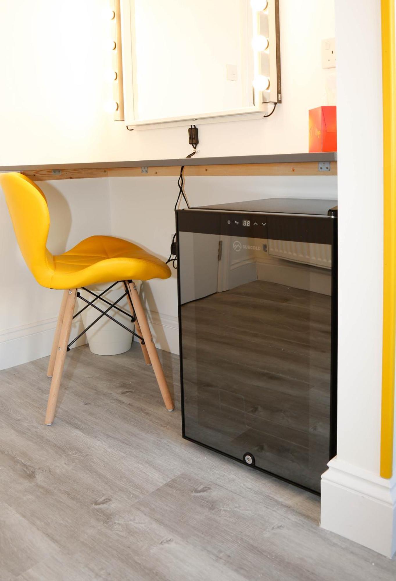 Privatunterkunft Luxury In Camden Town Near Shops, Cafes, Bars & Metro With Shared Bathrooms London