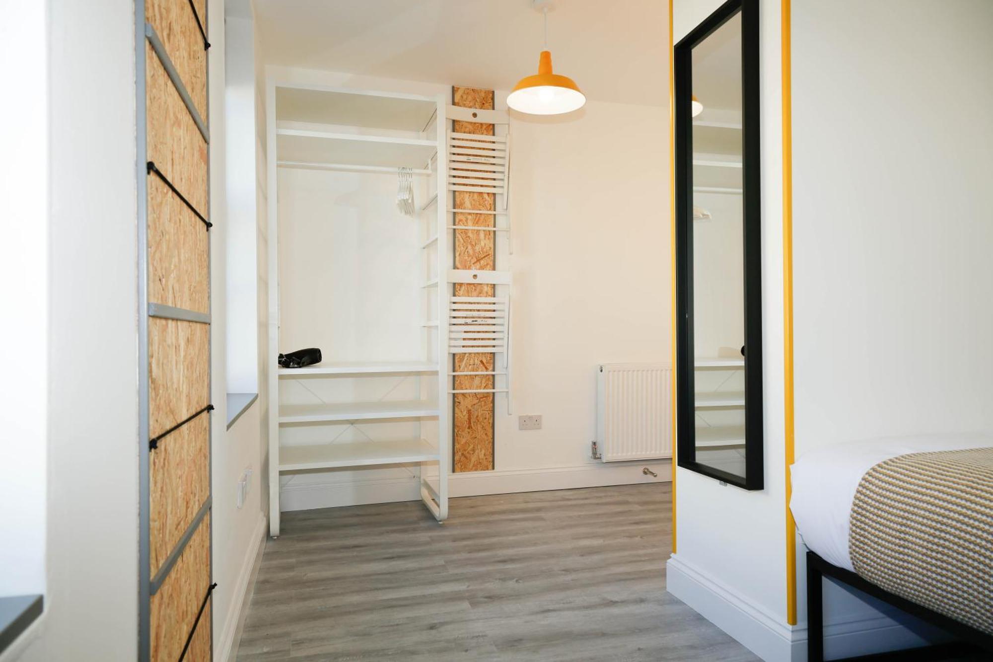 Privatunterkunft Luxury In Camden Town Near Shops, Cafes, Bars & Metro With Shared Bathrooms London