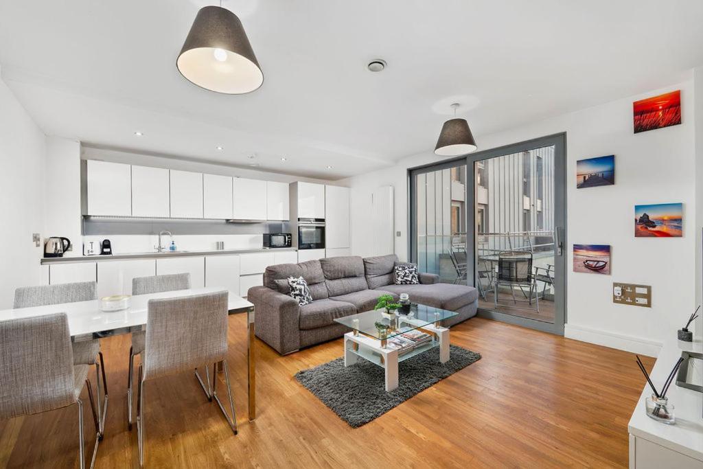 Modern Serviced 3-bedroom Flat In East Apartment *