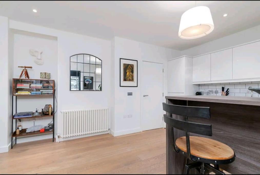 Cozy 1 Bedroom Flat In Soho *