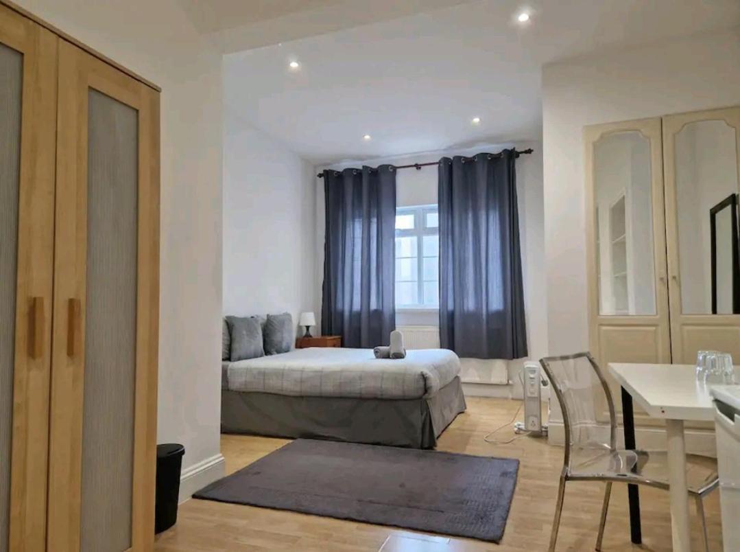 Quarto em Acomodações Particulares Affordable In Shared Flat, Bridge *