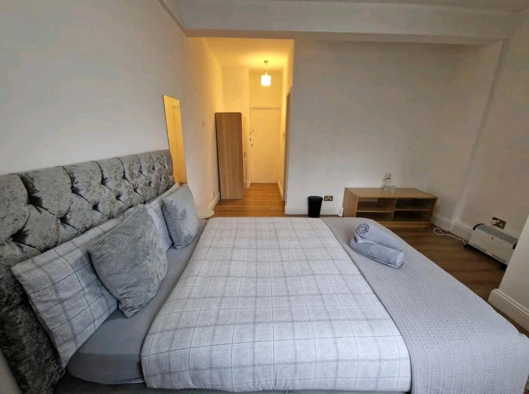 Quarto em Acomodações Particulares Affordable In Shared Flat, Bridge *