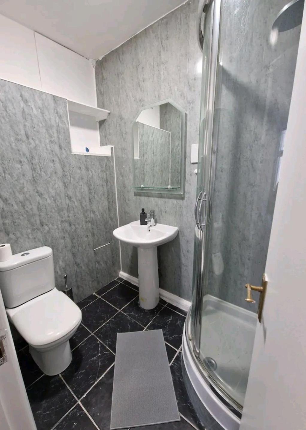 Quarto em Acomodações Particulares Affordable In Shared Flat, Bridge