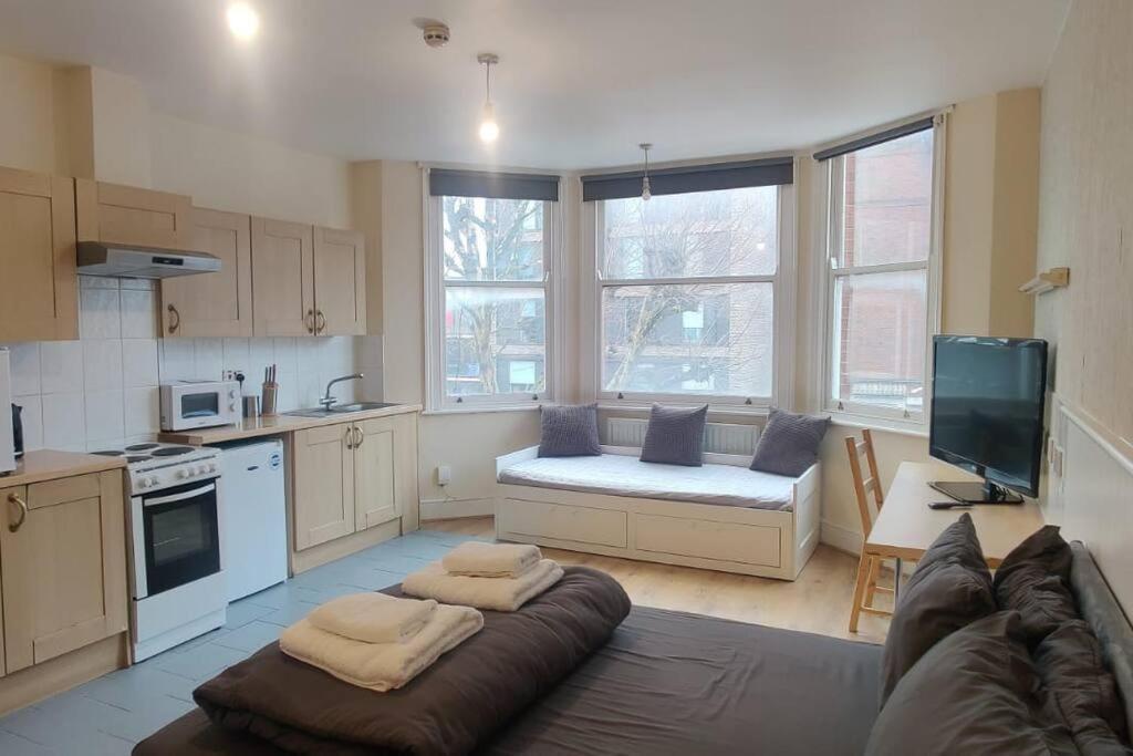 Apartamento Very Large On Finchley Road 11 *