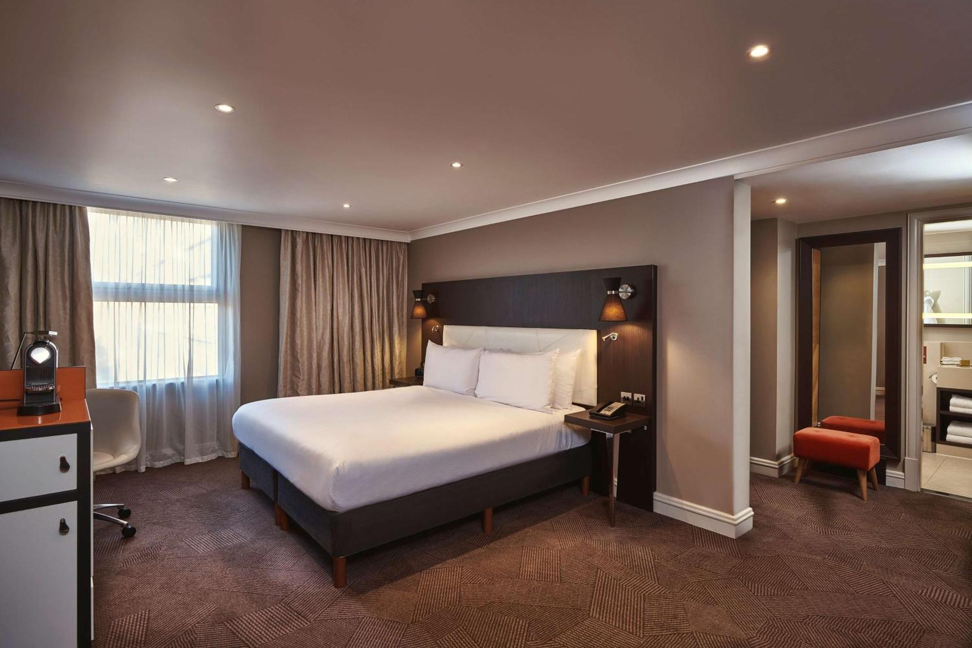Doubletree By Hilton Ealing
