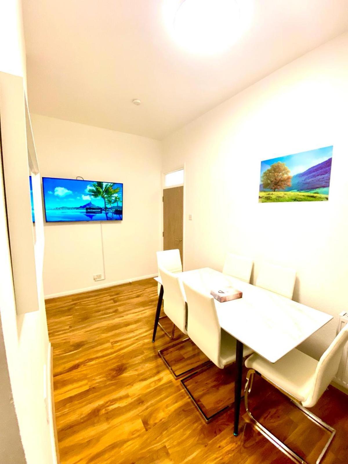 Beautiful Two Bedroom Flat With Free Car Park In Londres