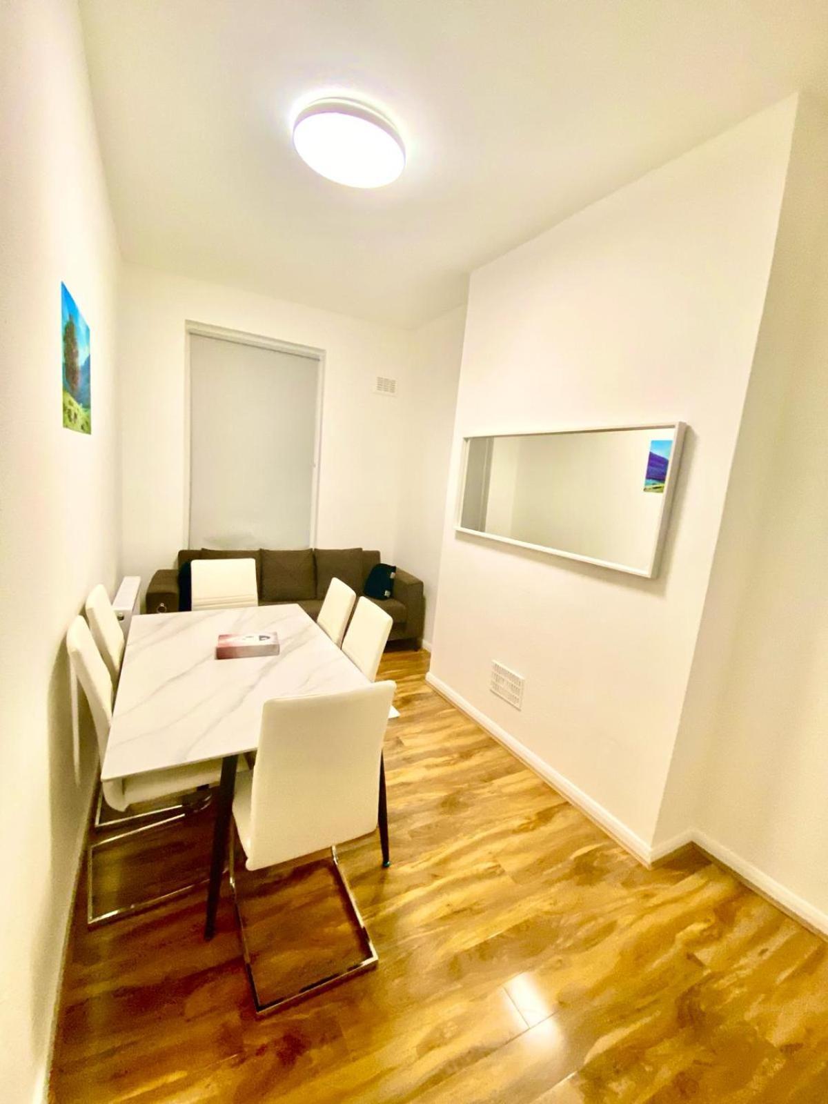 Beautiful Two Bedroom Flat With Free Car Park In Londres
