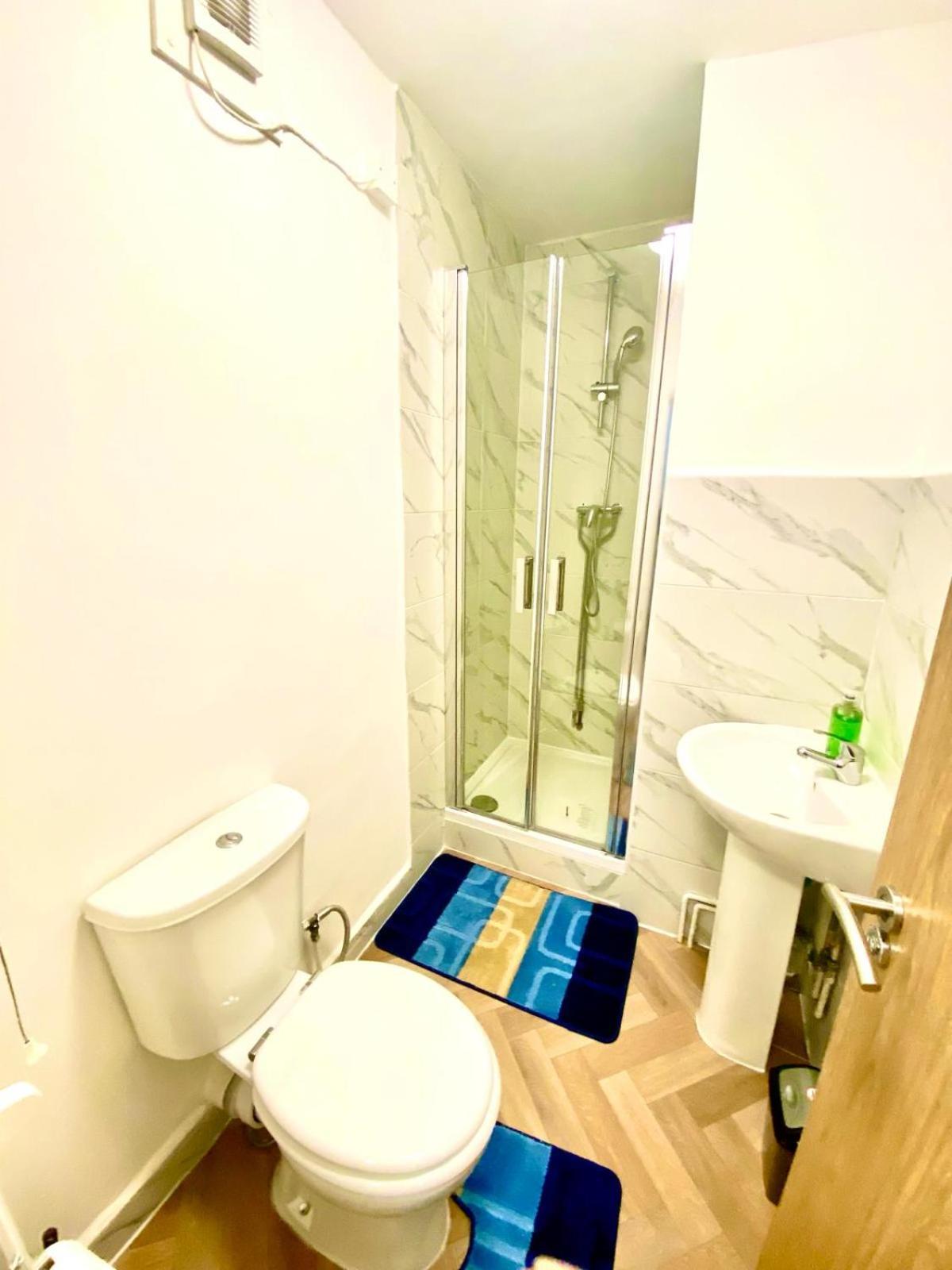 Beautiful Two Bedroom Flat With Free Car Park In Apartamento