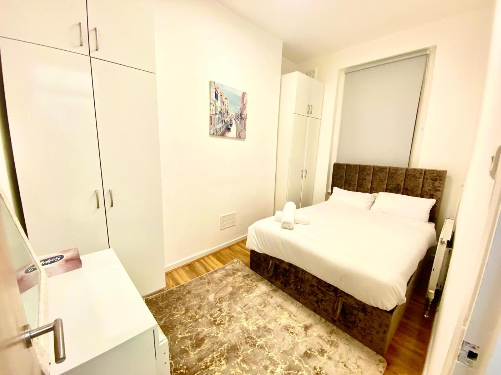 Beautiful Two Bedroom Flat With Free Car Park In * Londres