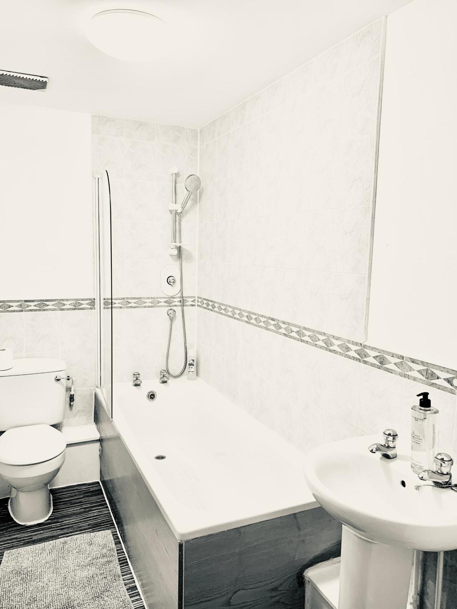 Tower Bridge London, 2 Bedrooms, Reception, Kitchen, Parking * Londres