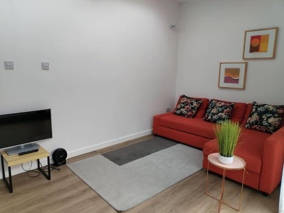 Cosy Near E1