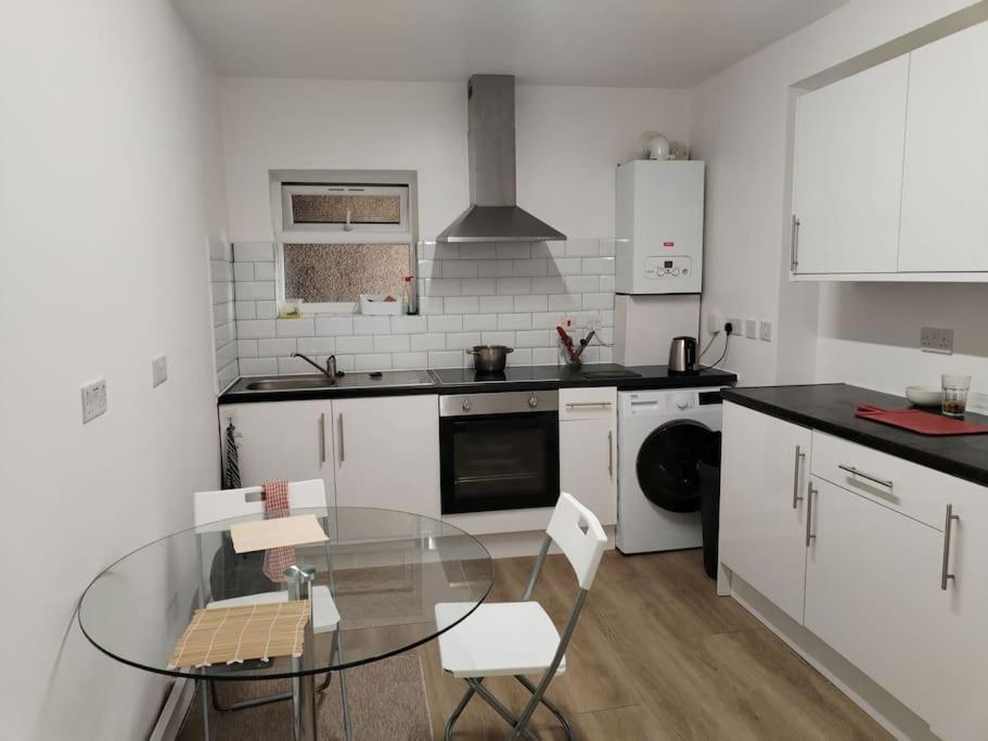 Cosy Near E1 *