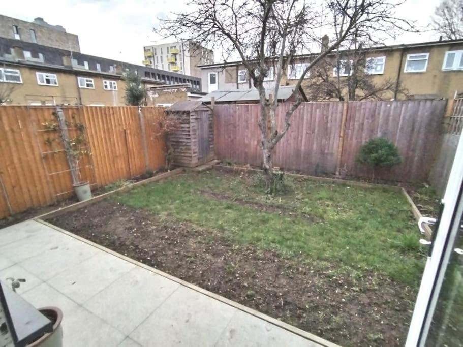 Cosy Near E1