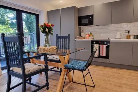 Beautiful Overlooking A Garden * Londres
