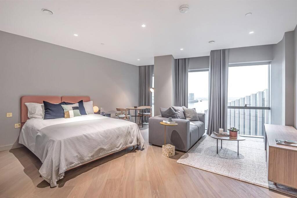 Beautiful, Stylish Studio Flat Near The O2 Apartment London