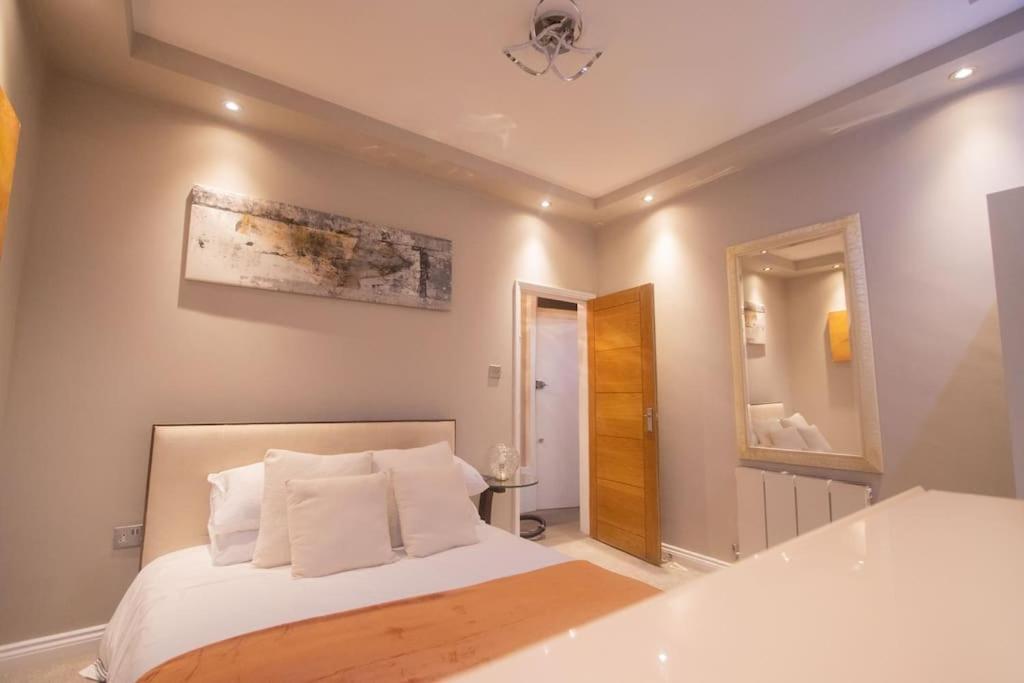 Oikoshomes Three Bedroom Flat In Apartamento *