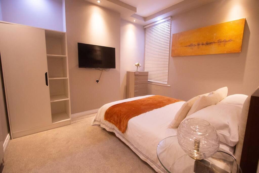 Oikoshomes Three Bedroom Flat In *
