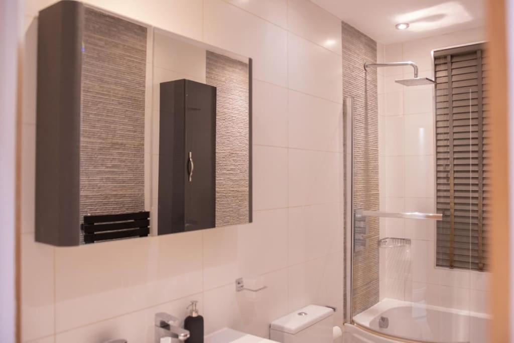 Apartamento Oikoshomes Three Bedroom Flat In
