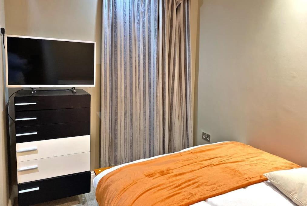 Oikoshomes Three Bedroom Flat In Apartamento *