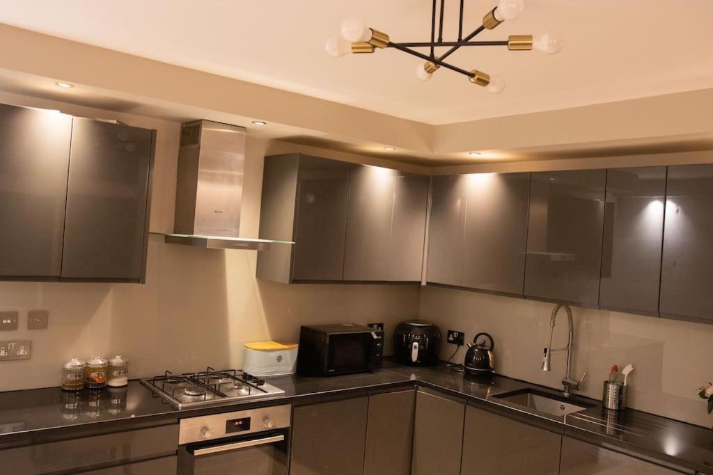Oikoshomes Three Bedroom Flat In Apartamento *