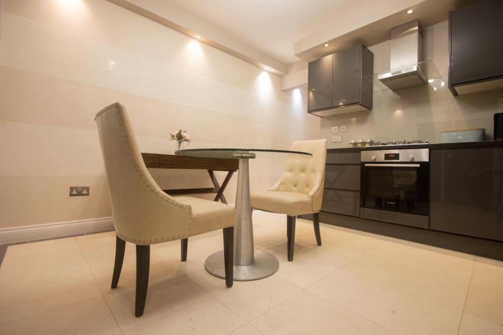 Oikoshomes Three Bedroom Flat In * Londres
