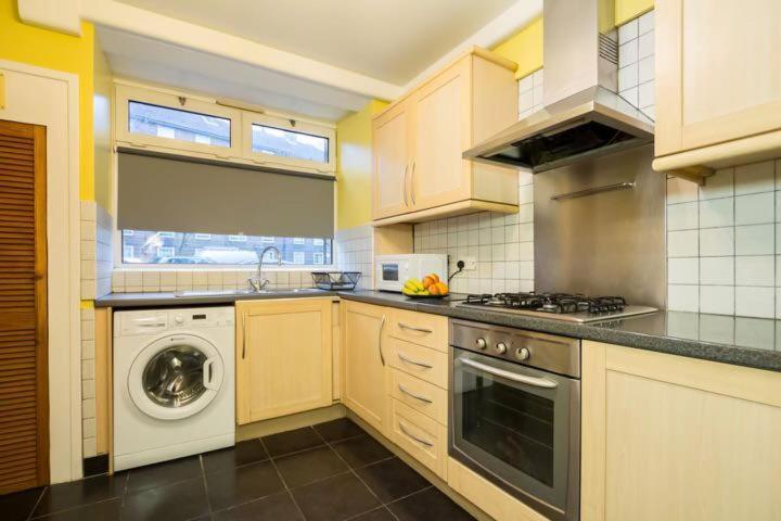 3 Bedroom Flat In *