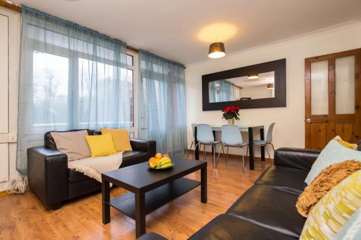3 Bedroom Flat In Londres