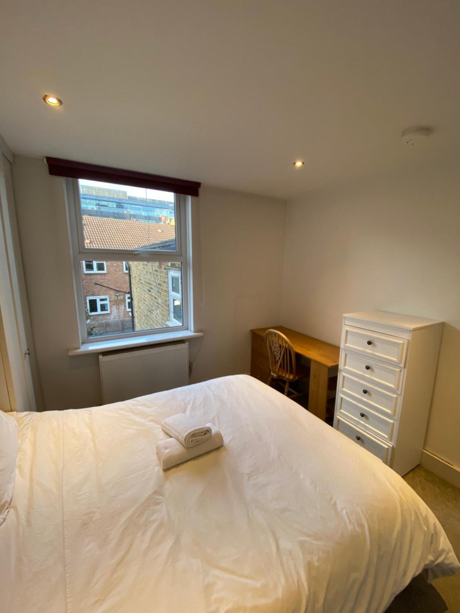 Gorgeous Hammersmith Home. Sleeps 6. Tube 5 Mins! Londen