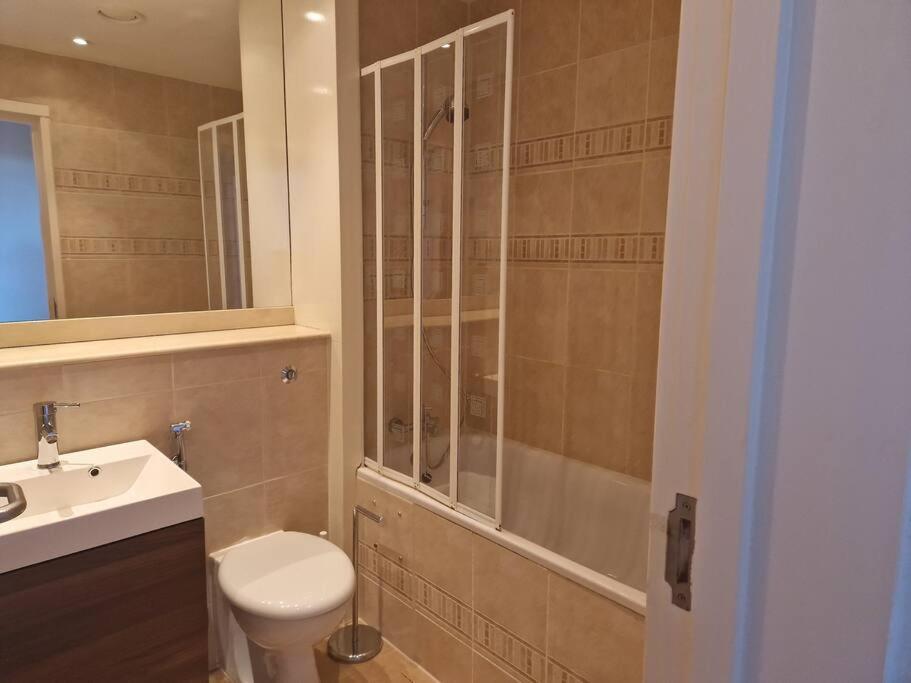 Large 1 Bed Flat Near Hyde Park