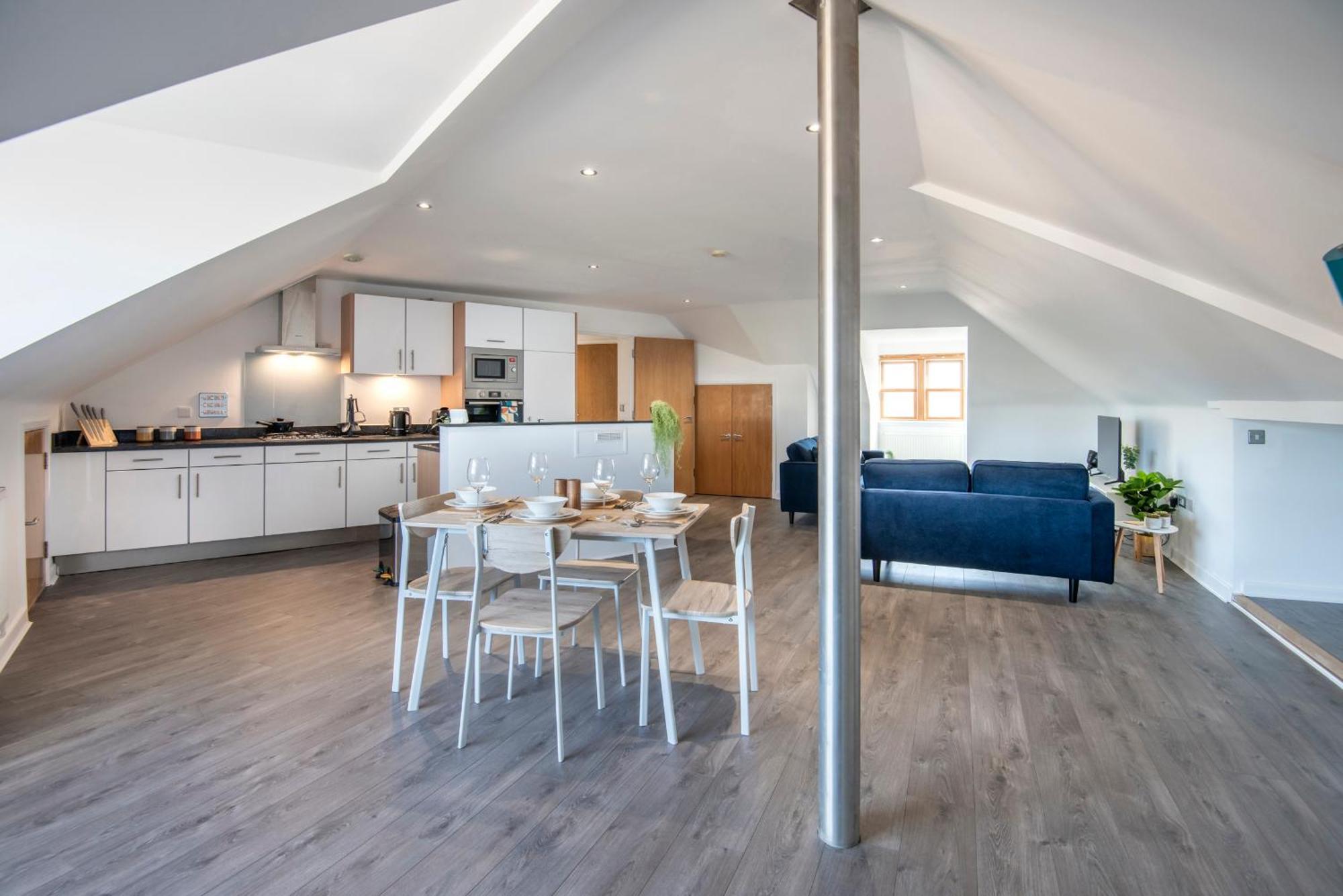 Apartment The Loft - Spacious Luxury 2 Bed 2 Bath With Free Secure Parking And Tube Close By London
