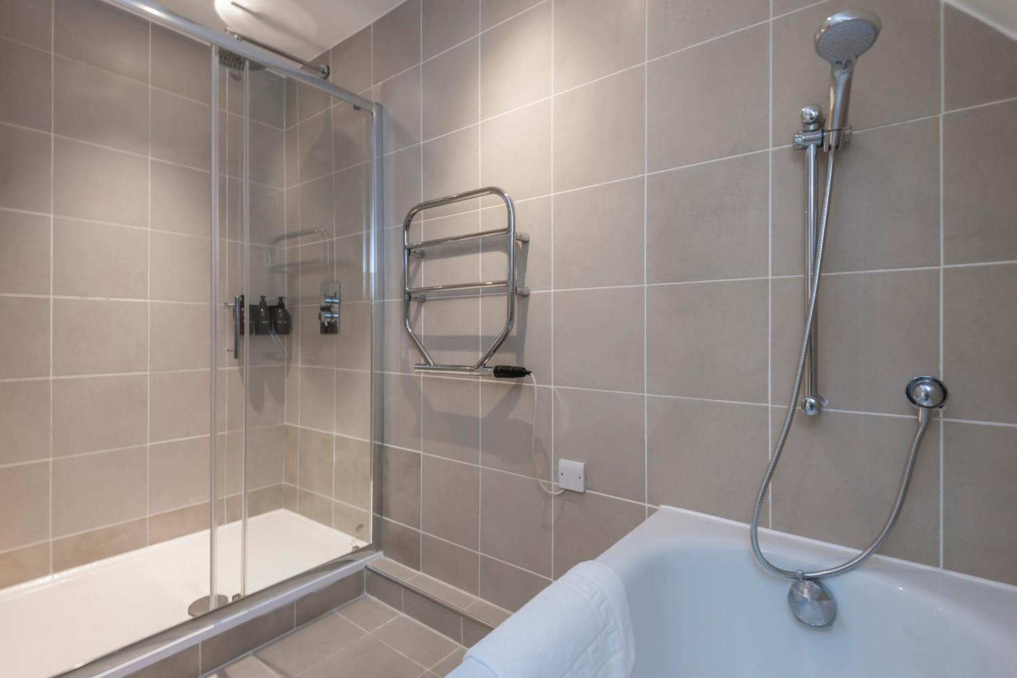 Apartment The Loft - Spacious Luxury 2 Bed 2 Bath With Free Secure Parking And Tube Close By *