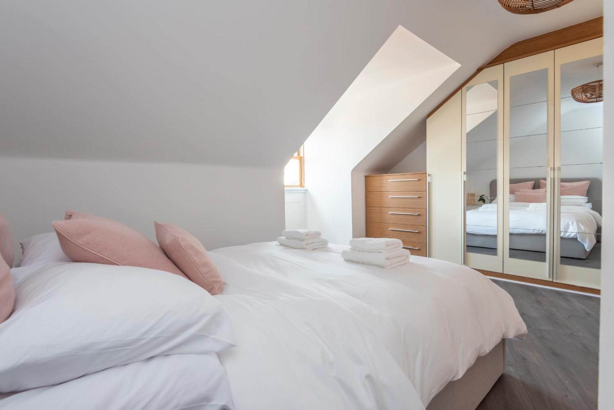 The Loft - Spacious Luxury 2 Bed 2 Bath With Free Secure Parking And Tube Close By Apartment London