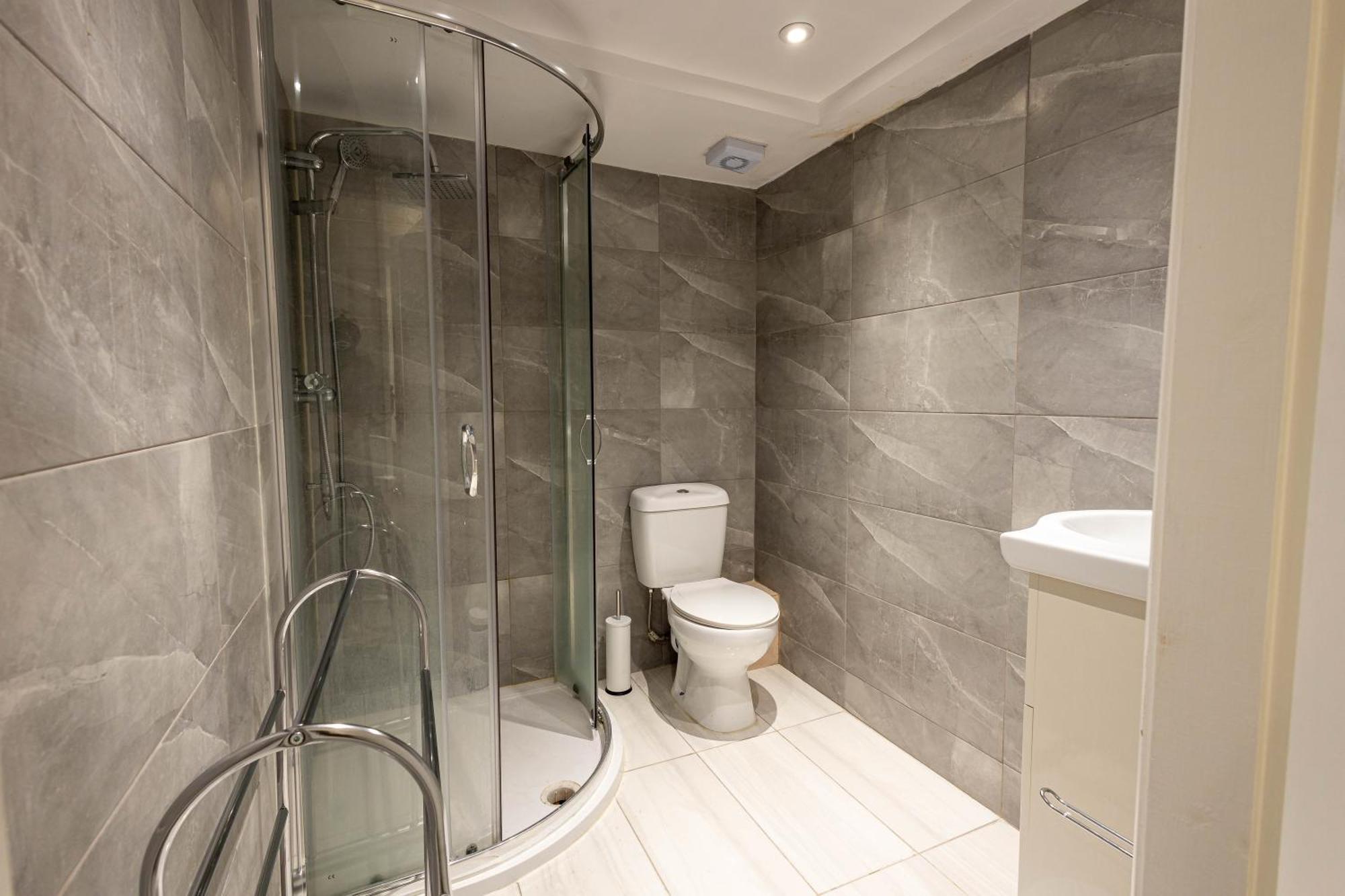 Deluxe Urban Retreat With City Views Studio And One Bedroom Near Camden By Belvilla Londres