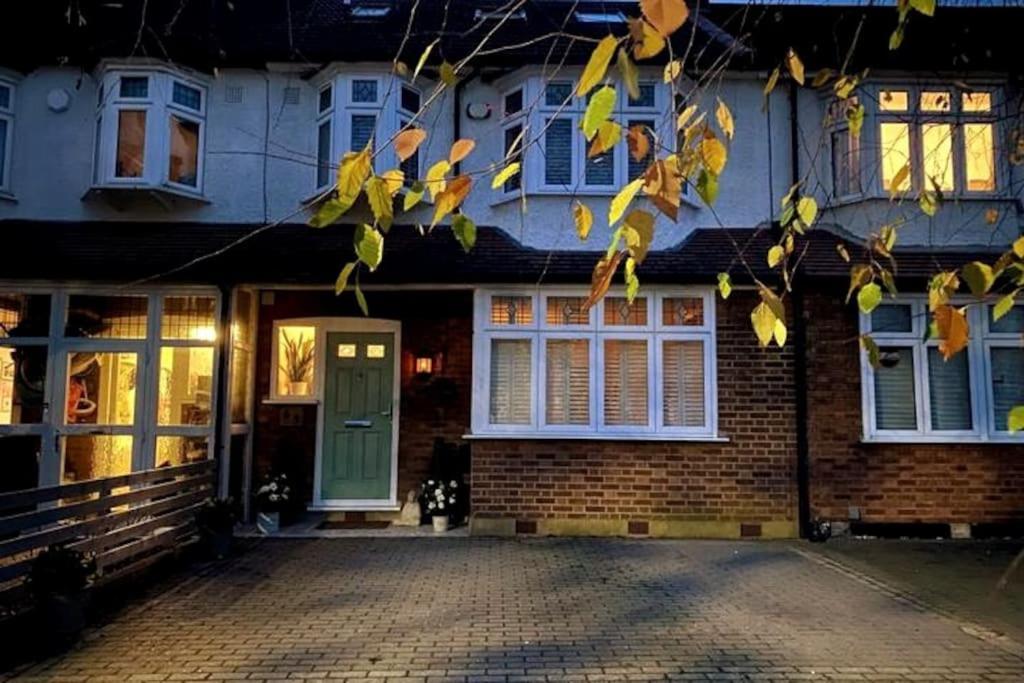 Luxury 4 Bed 2 Bath House With Garden Near Wimbledon Londres