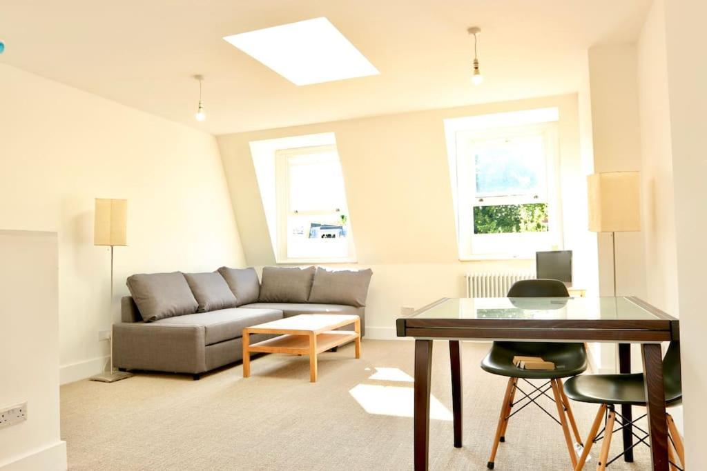 North East Loft Apartment. Stoke Newington. Londres