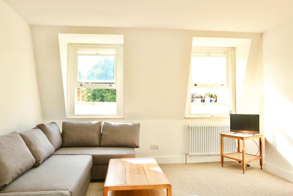 North East Loft Apartment. Stoke Newington. Apartamento