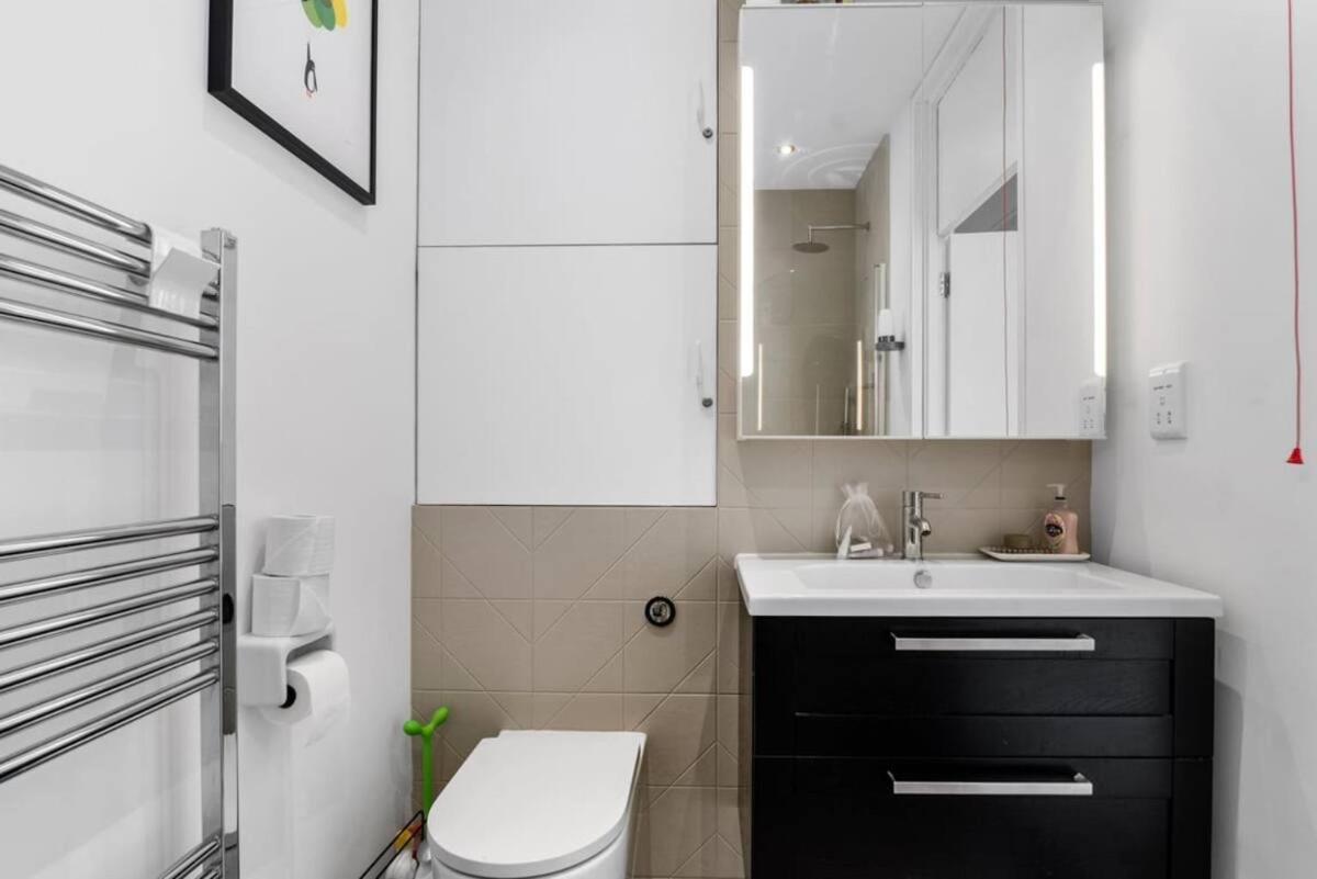 Luxury Modern Flat Near Excel, 02 & Canary Wharf *