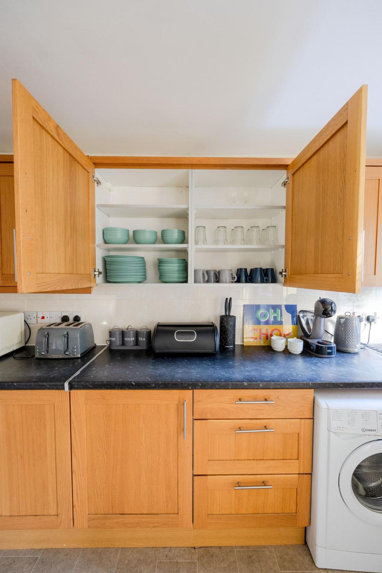 Gasthof Big House Close To Metro Underground - Sleeps Up To 13 London