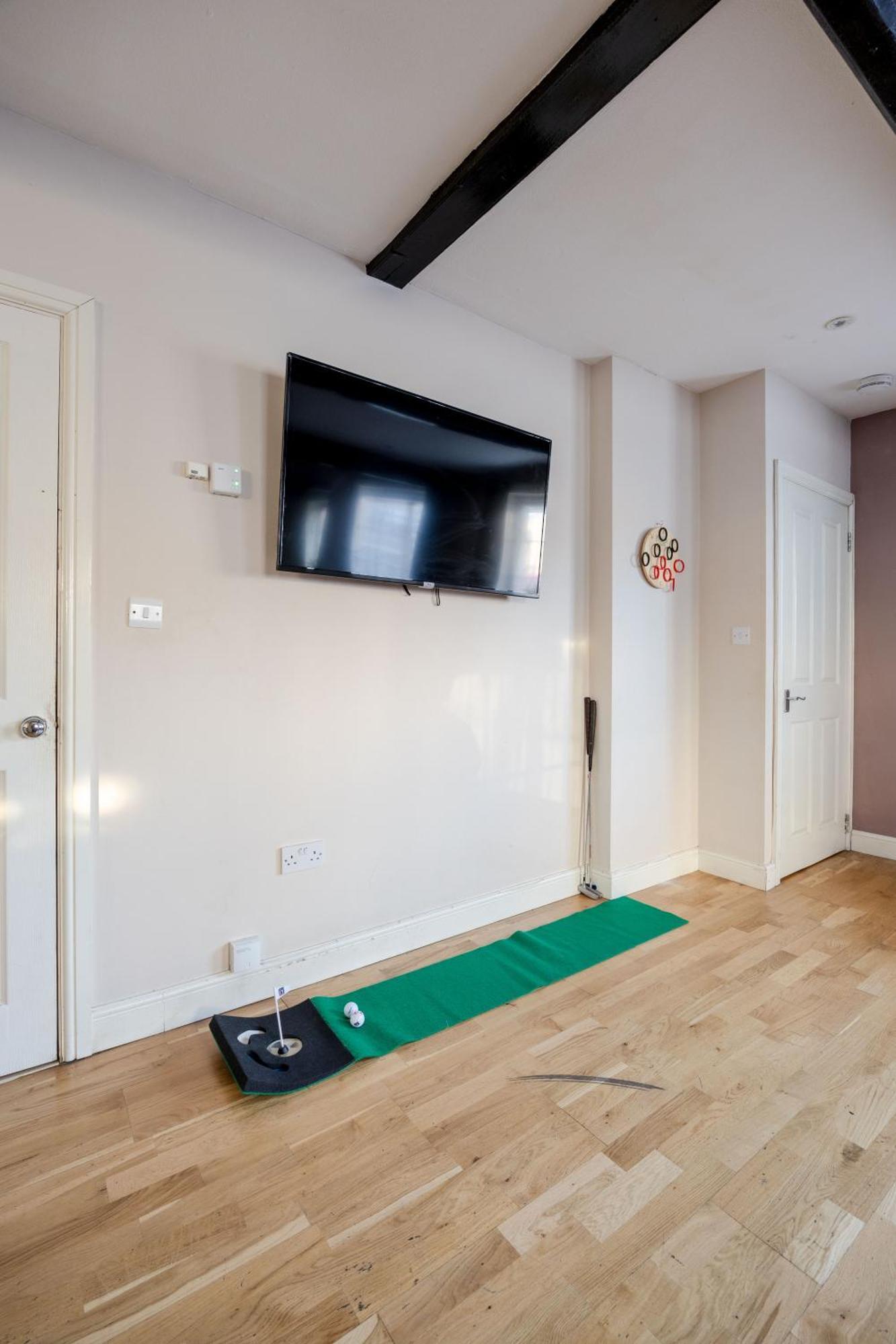 Big House Close To Metro Underground - Sleeps Up To 13 London