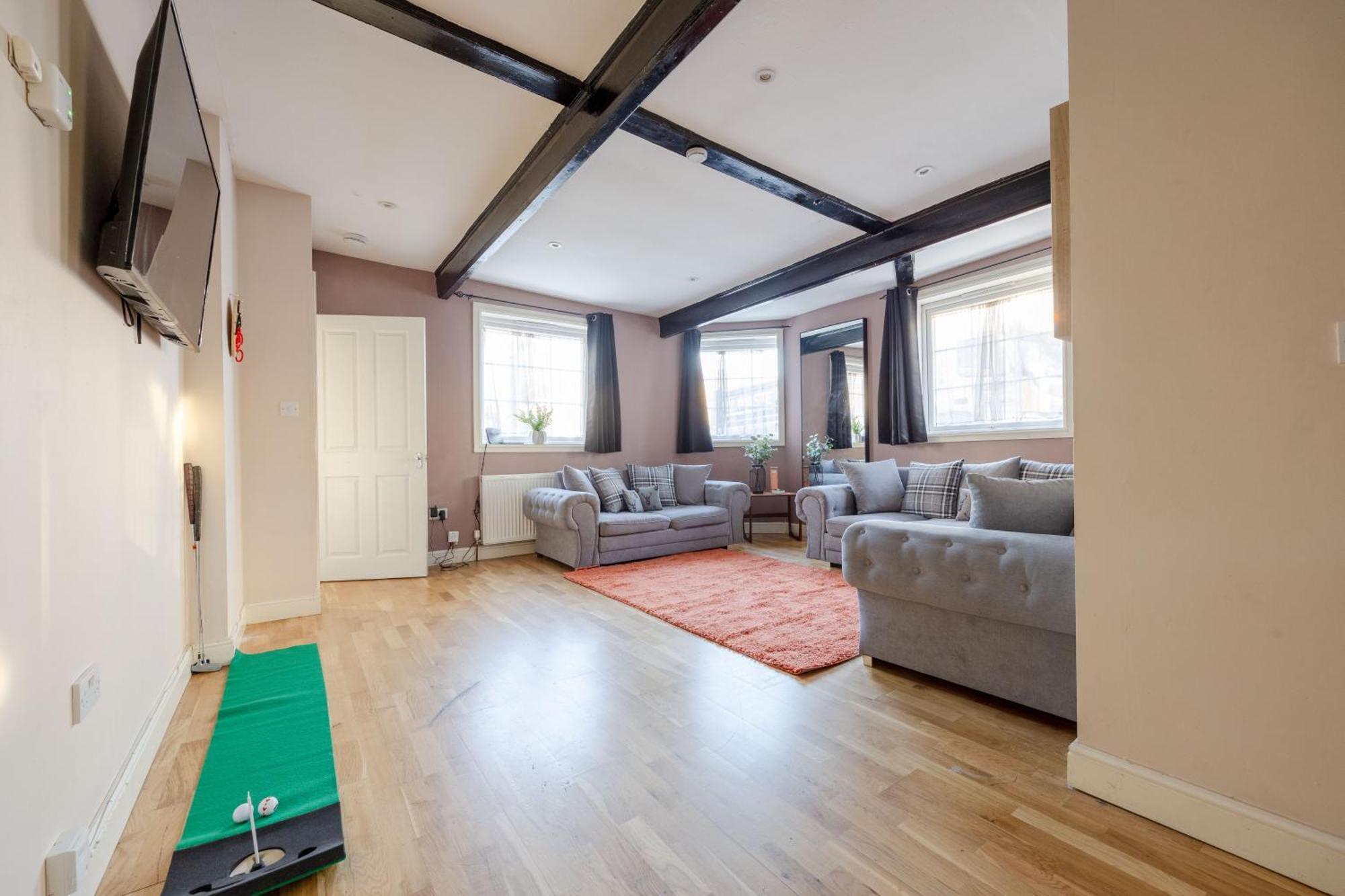 Gasthof Big House Close To Metro Underground - Sleeps Up To 13 *