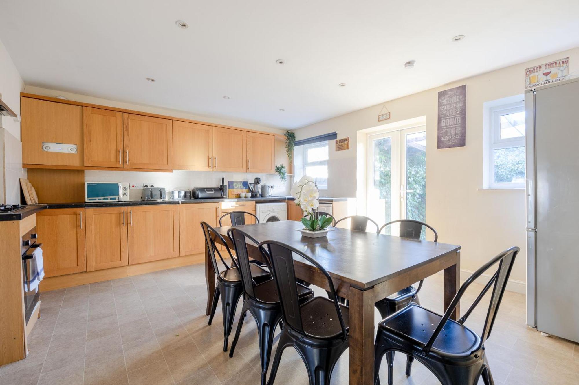 Big House Close To Metro Underground - Sleeps Up To 13 Gasthof London