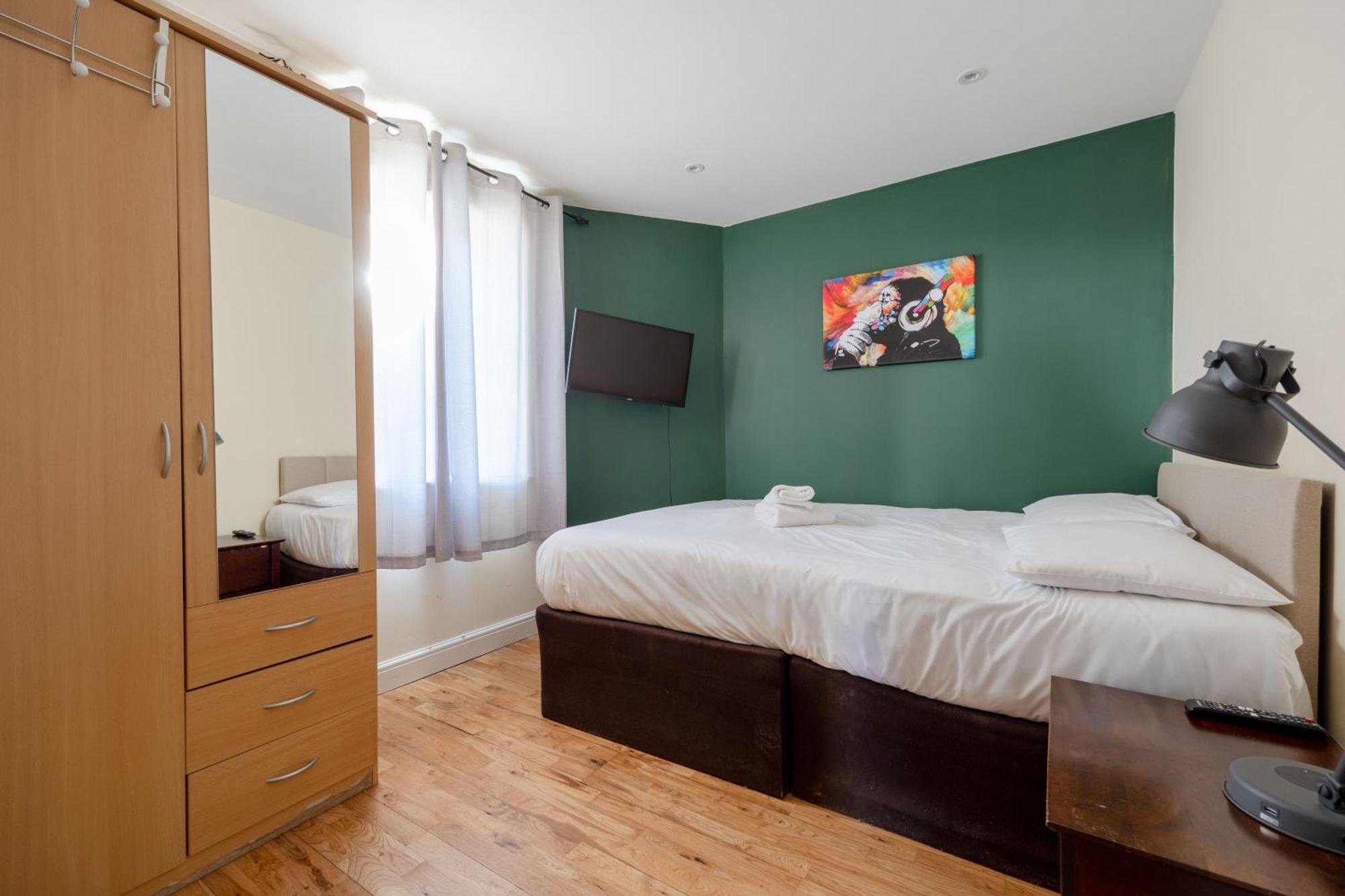 Big House Close To Metro Underground - Sleeps Up To 13 Gasthof London