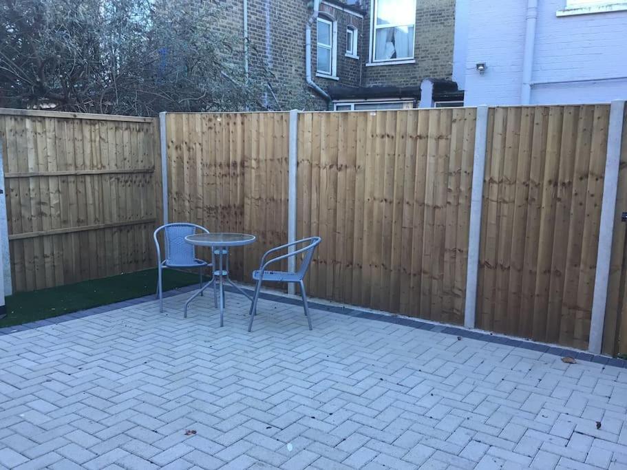 In Wood With Private Garden Appartement Londres