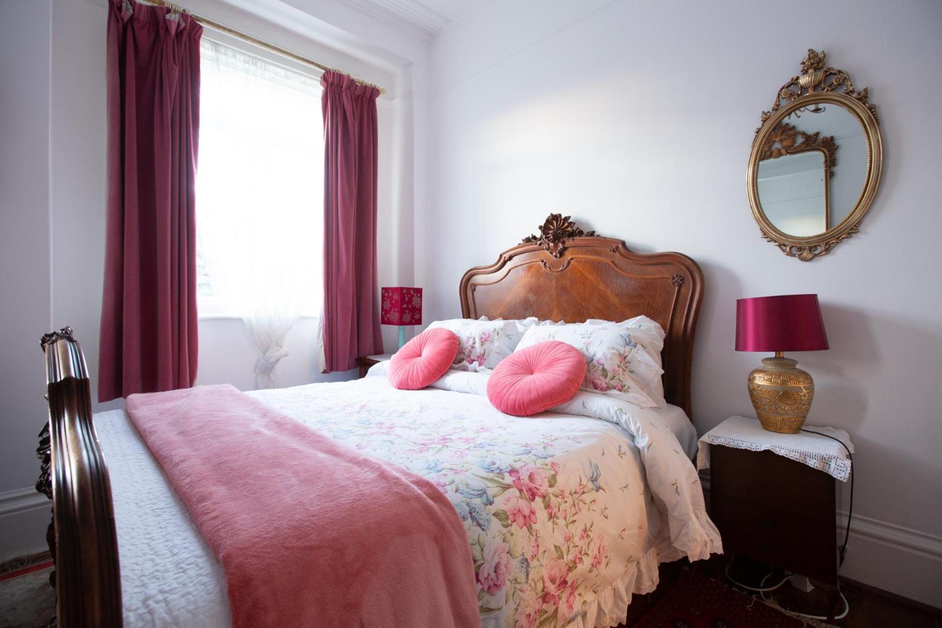 Dawson Place, Juliette's