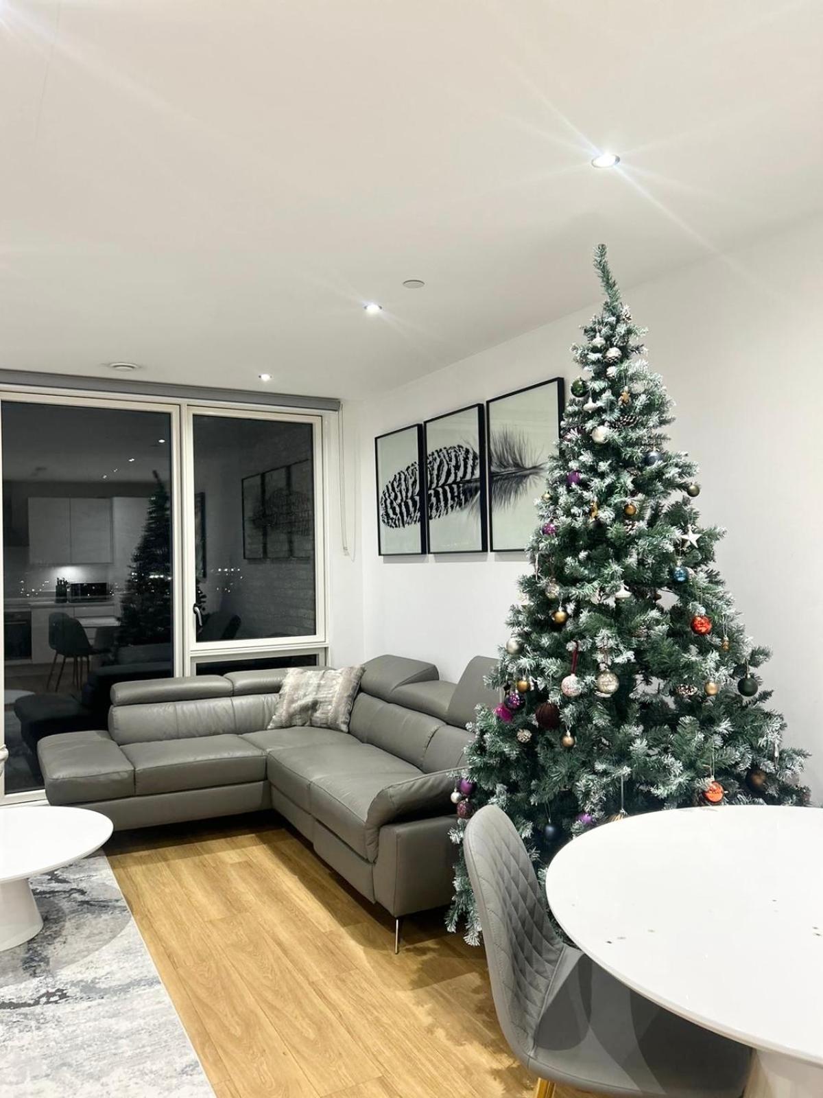 Beautiful 2-bed High Rise In Royal Wharf * Londres