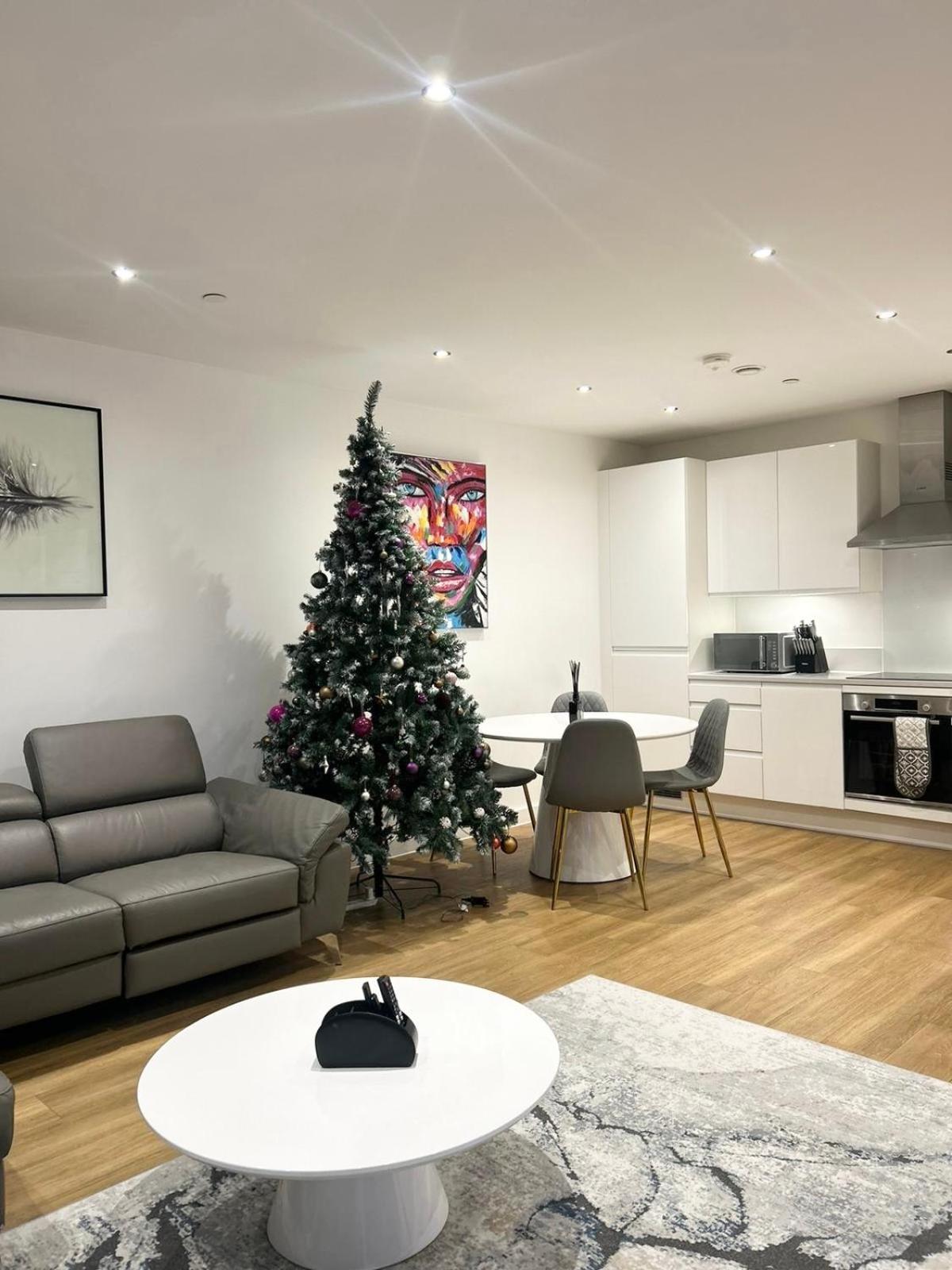 Beautiful 2-bed High Rise In Royal Wharf * Londres